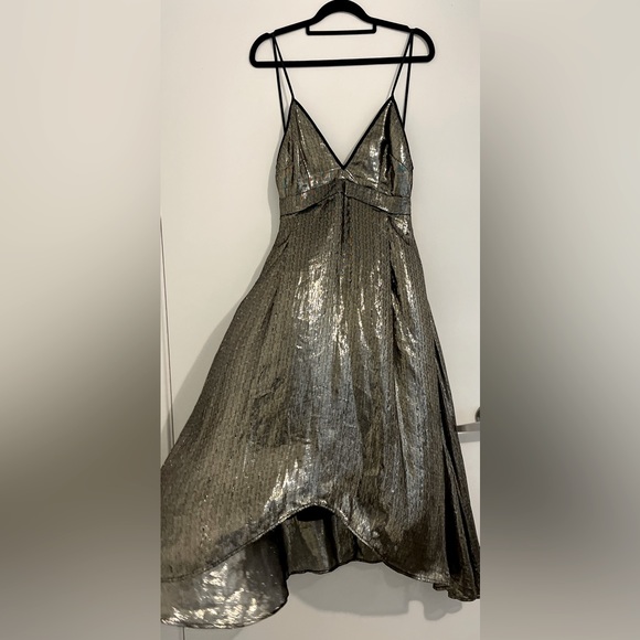 TALULAH METALLIC GOLD DRESS! - Picture 4 of 5